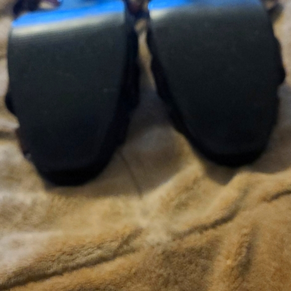 Deep Plum heels - Picture 3 of 9